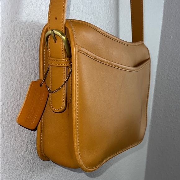 💛 COACH Butterscotch Glove-tanned Cowhide Leather Zippered Crossbody Vintage Bag - Picture 2 of 9